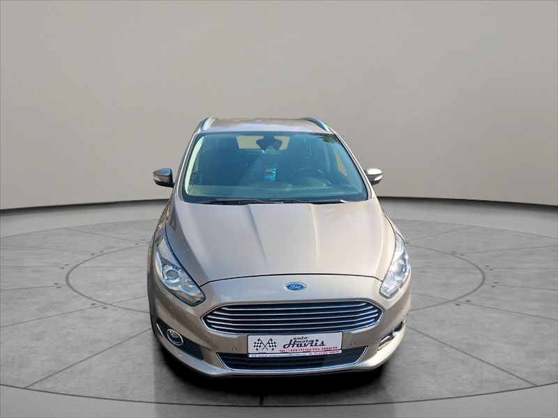 Ford S-MAX 2,0 Titanium 110 kW PowerShift - fotka 10 z 39