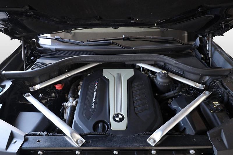 BMW X5 M50d - fotka 11 z 24