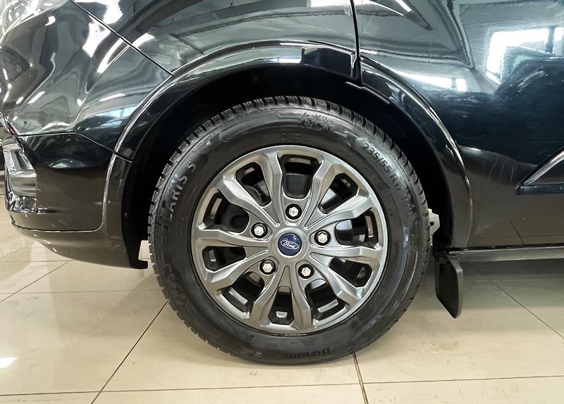 Ford Tourneo Custom Titanium L1 125kW AT, ČR - fotka 23 z 29