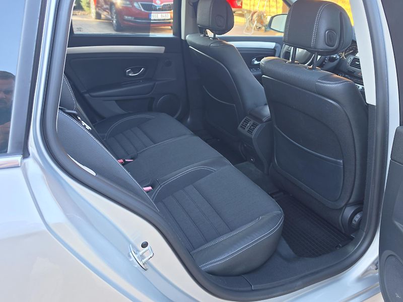 Renault Laguna 2.0dCi 150PS*DYNAMIQUE*2xSADA* - fotka 26 z 40