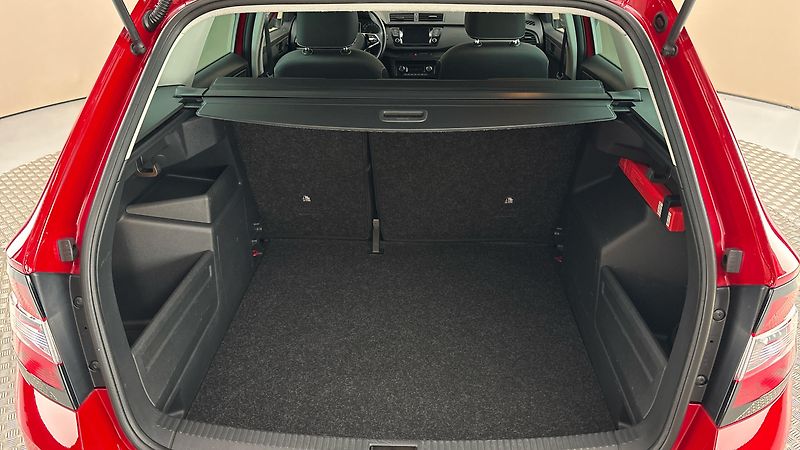 Škoda Fabia 1.0 TSI Ambition Combi - fotka 17 z 24