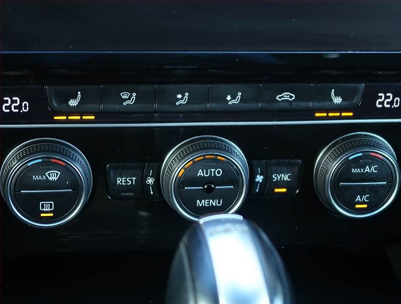Volkswagen Arteon (2017) R-line 2.0 BiTDI 4Motion, 4X4 - fotka 28 z 32