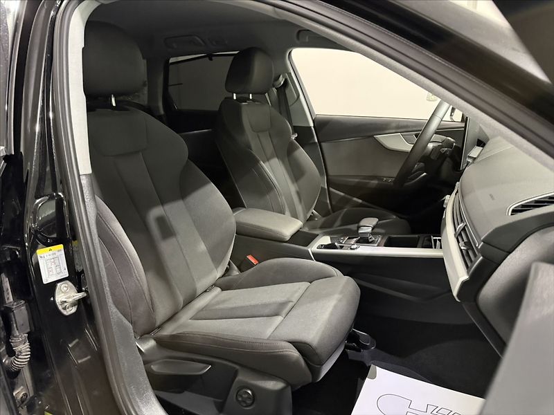 Audi A4 2,0   TDI QUATTRO MATRIX TZ - fotka 28 z 42