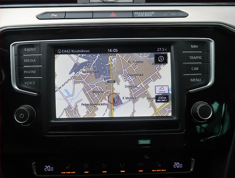 Volkswagen Passat (2015) Highline 2.0 TDI, Serv.kniha - fotka 13 z 19