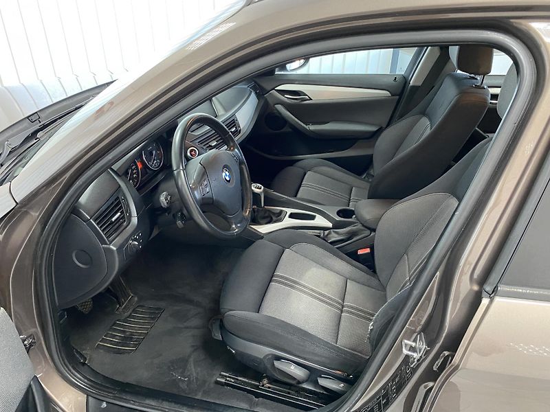 BMW X1 2.0D  XDRIVE REZERVACE  - fotka 19 z 23