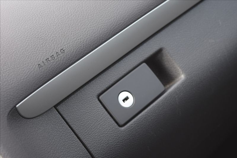 Volkswagen Touran 1,4 i 103KW AUTOMAT TAŽNÉ NAVI - fotka 36 z 44