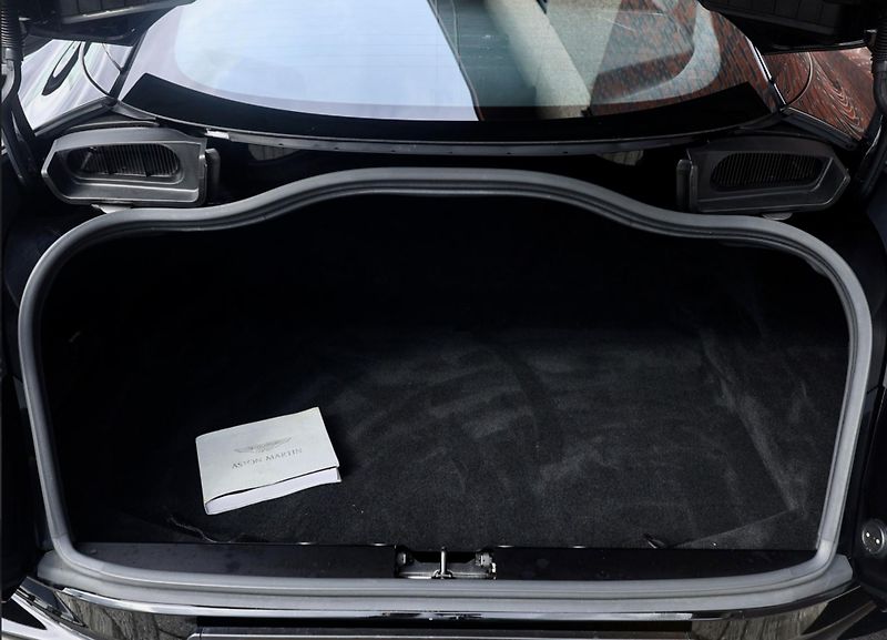 Aston Martin DB11 (2020) 4.0 V8 375KW - fotka 45 z 45