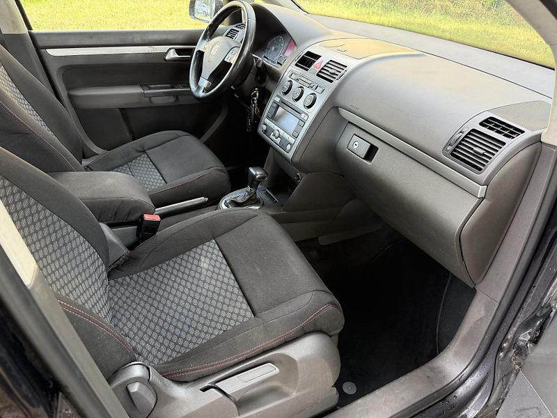 Volkswagen Touran 2,0TDI - fotka 10 z 20