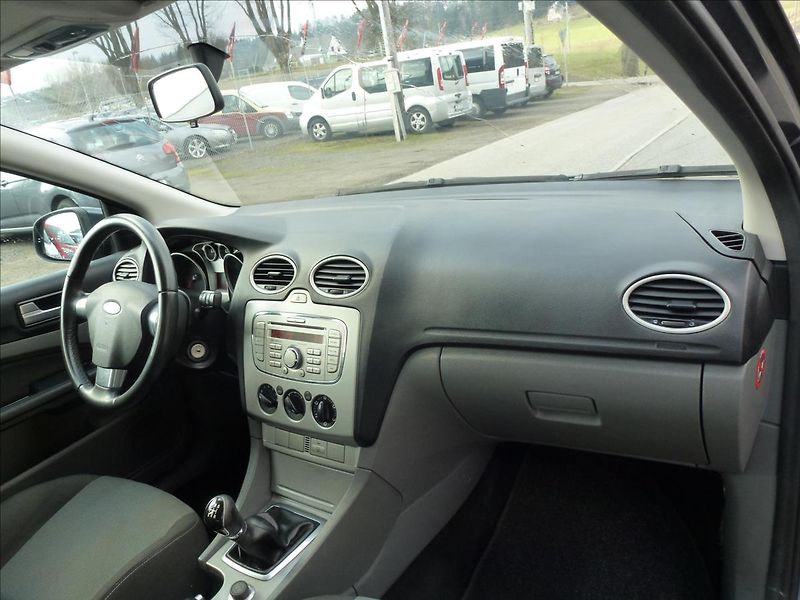 Ford Focus 1,6 16V  Elegance - fotka 26 z 48