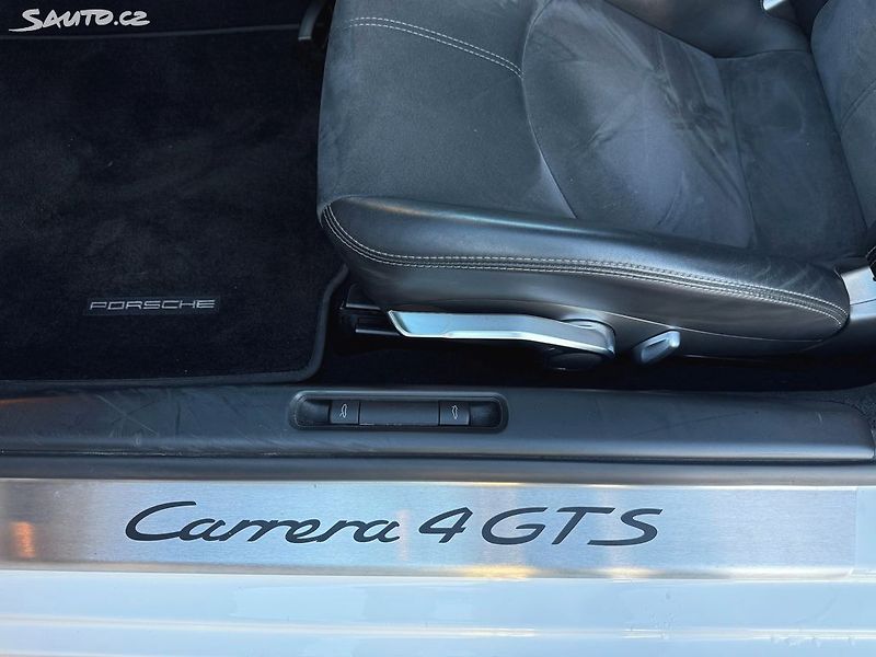 Porsche 911 4 GTS - fotka 26 z 38