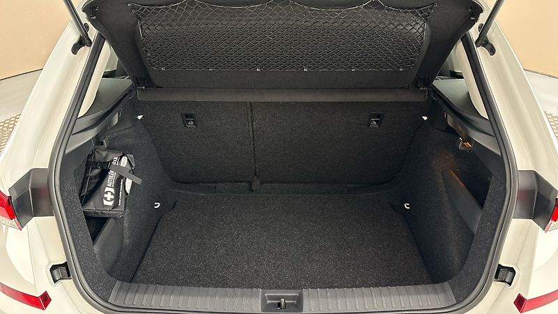 Škoda Kamiq 1.5 TSI DSG Style - fotka 17 z 25