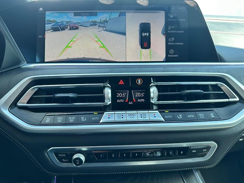 BMW X7 M50i - fotka 8 z 23