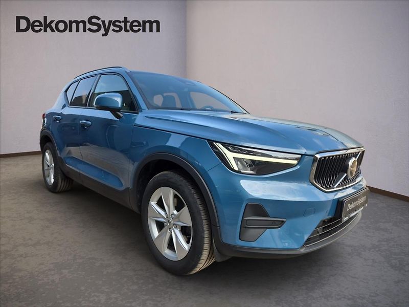 Volvo XC40 2,0 B3 Core - fotka 2 z 16