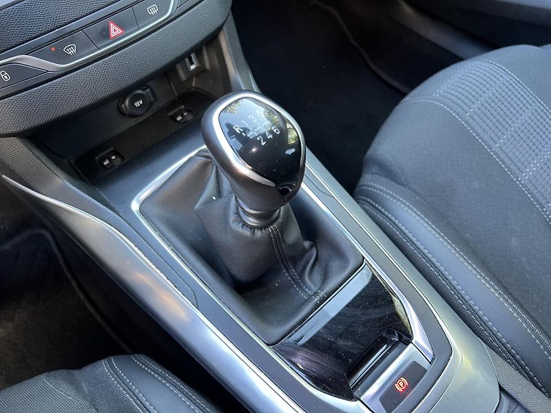 Peugeot 308 SW 1.5 BlueHDi 96 kW - fotka 14 z 17
