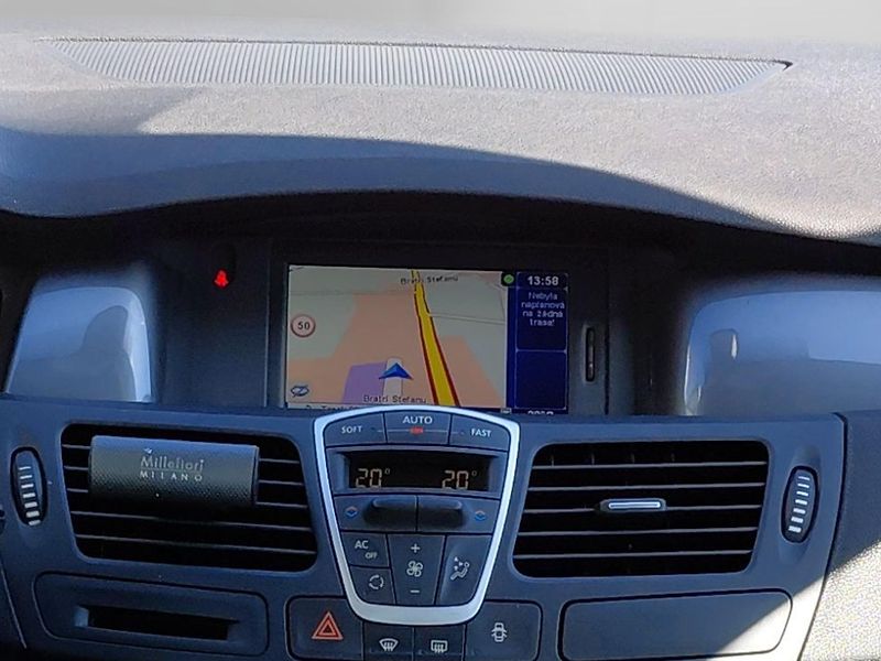 Renault Laguna 2,0 dCi 110 kW Dynamique 1.maj - fotka 18 z 24