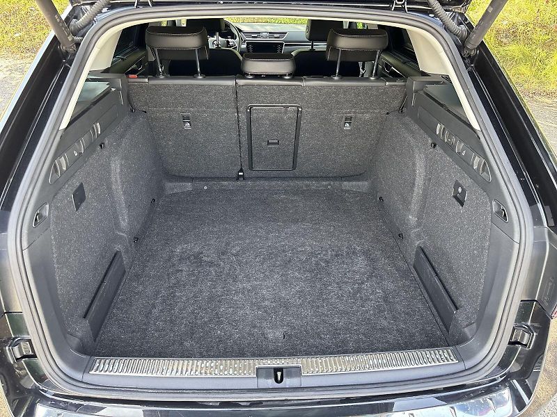 Škoda Superb (2023) Combi 2.0 TDI DSG L&K - fotka 32 z 33