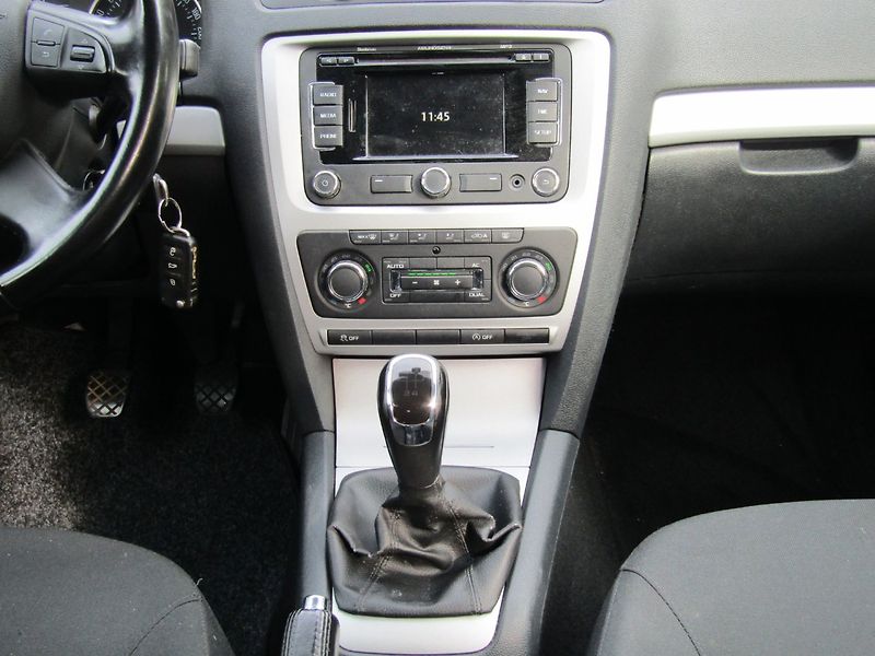 Škoda Octavia (2013) 1.6 TDI 77kW NAVIGACE - fotka 17 z 38