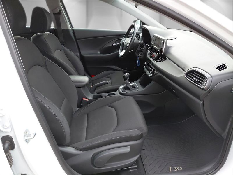 Hyundai i30 1,4   1.4T-GDi Start Plus - fotka 18 z 24