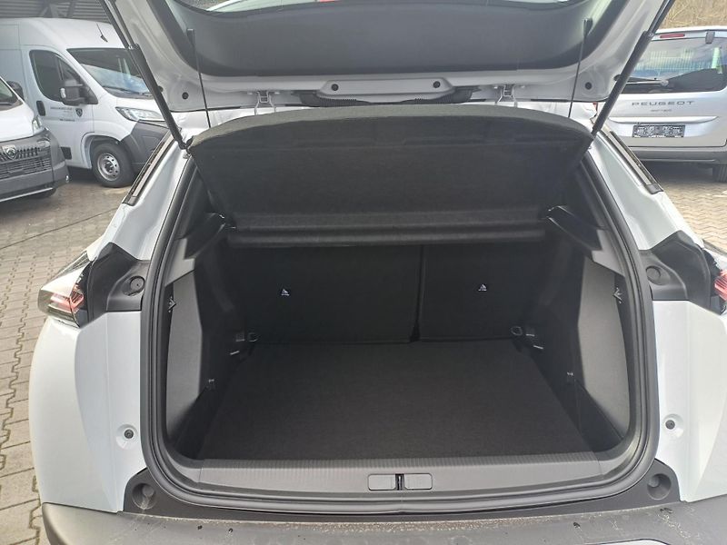 Peugeot 2008 (2026) STYLE 1.2 PurTech 100 k manuál - fotka 8 z 23