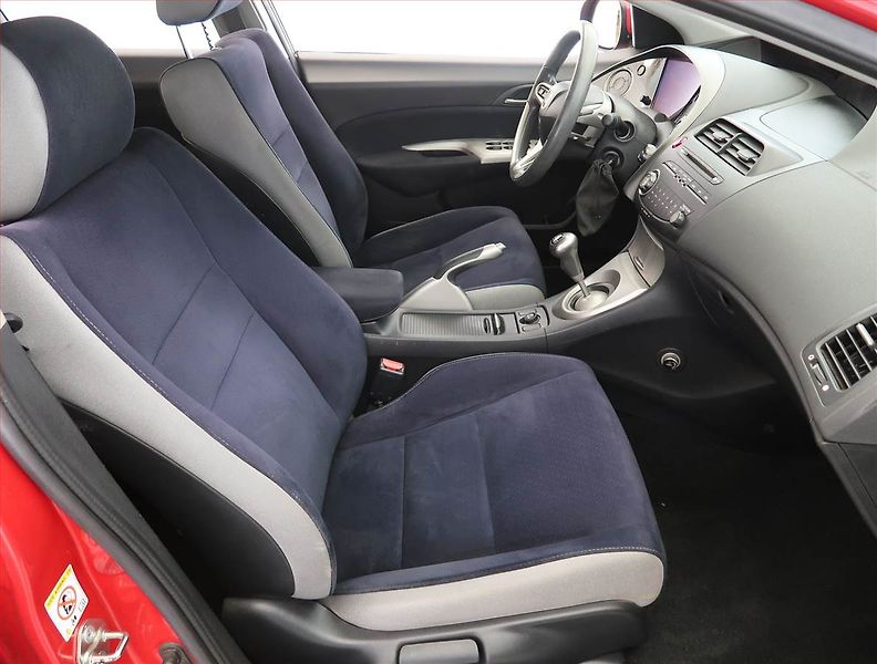 Honda Civic (2006) 1.4 i-DSI, po STK, dobrý stav - fotka 9 z 20