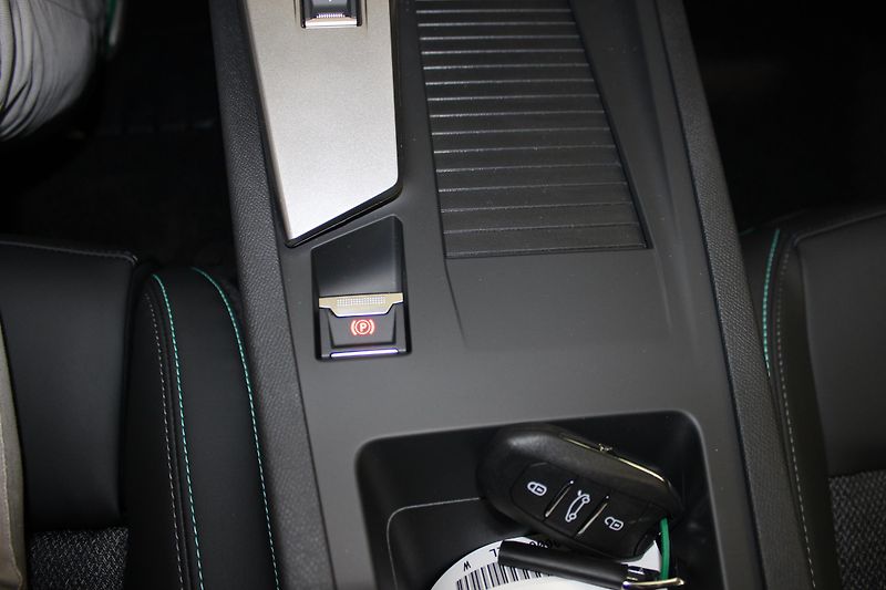 Peugeot 408 (2026) ALLURE Hybrid 145 e-DCS6 - fotka 10 z 20
