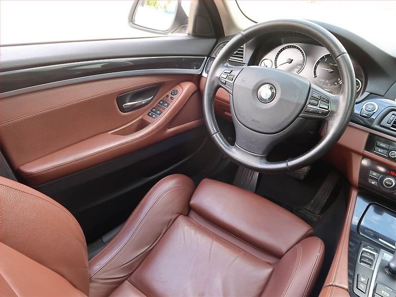 BMW Řada 5 (2013) 520d xDrive, 4X4, Automat - fotka 7 z 20