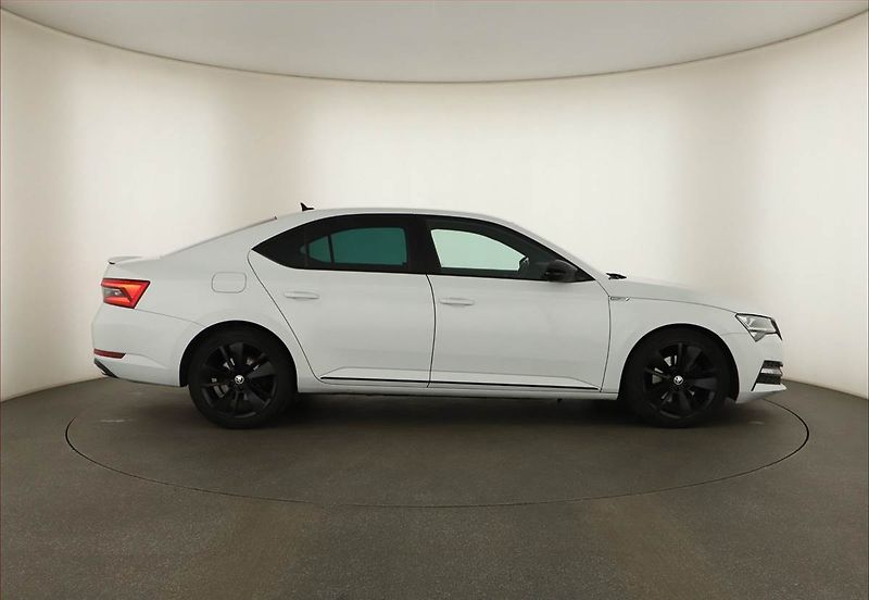 Škoda Superb (2020) Sportline 2.0 TDI - fotka 6 z 17