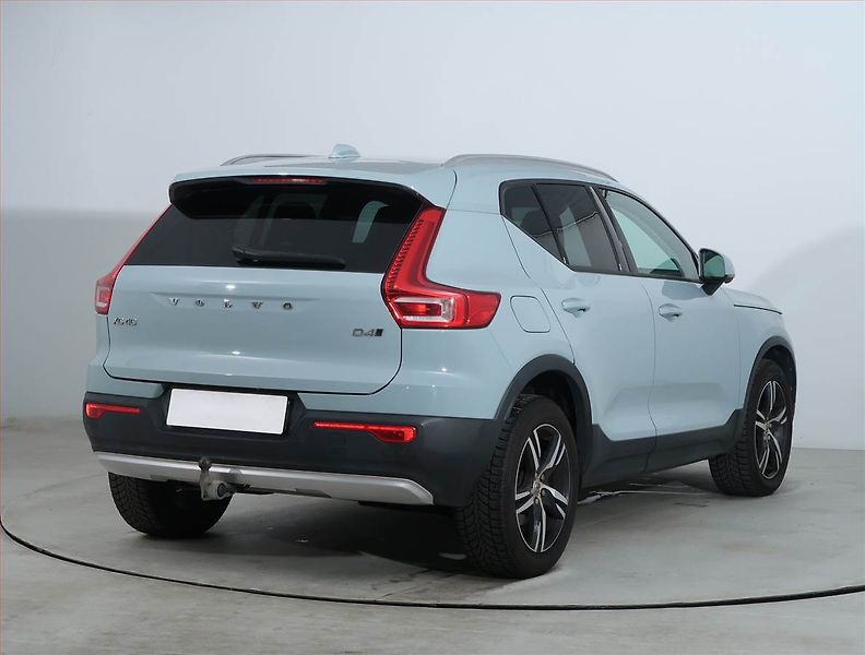 Volvo XC40 (2019) D4 AWD - fotka 5 z 24
