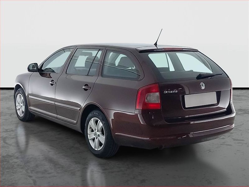 Škoda Octavia (2011) 1.6 TDI, nová STK, rezervace - fotka 4 z 15