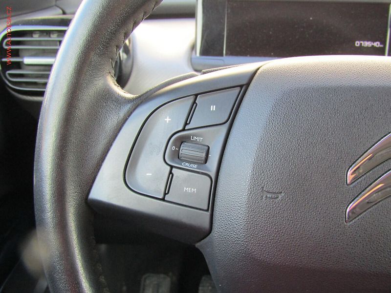 Citroën C4 Cactus (2018) 1.2 PT, ČR, Navigace - fotka 17 z 18