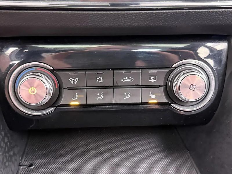 MG ZS EV 105kW 45kWh LUXURY DPH - fotka 7 z 12