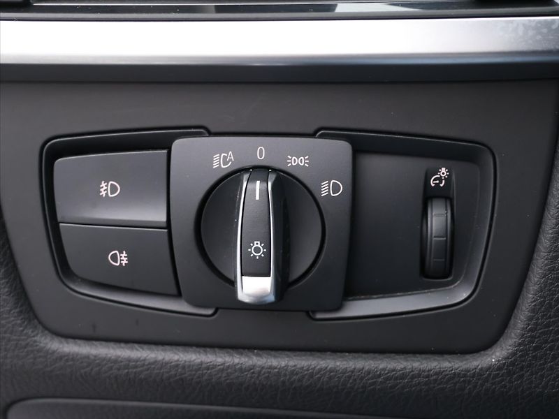 BMW Řada 3 2,0 318d xDrive Xenon Navi Kůž - fotka 21 z 36