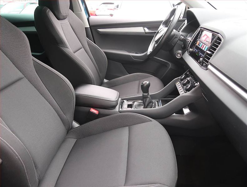 Škoda Karoq (2022) Ambition Plus 1.5 TSI - fotka 8 z 13