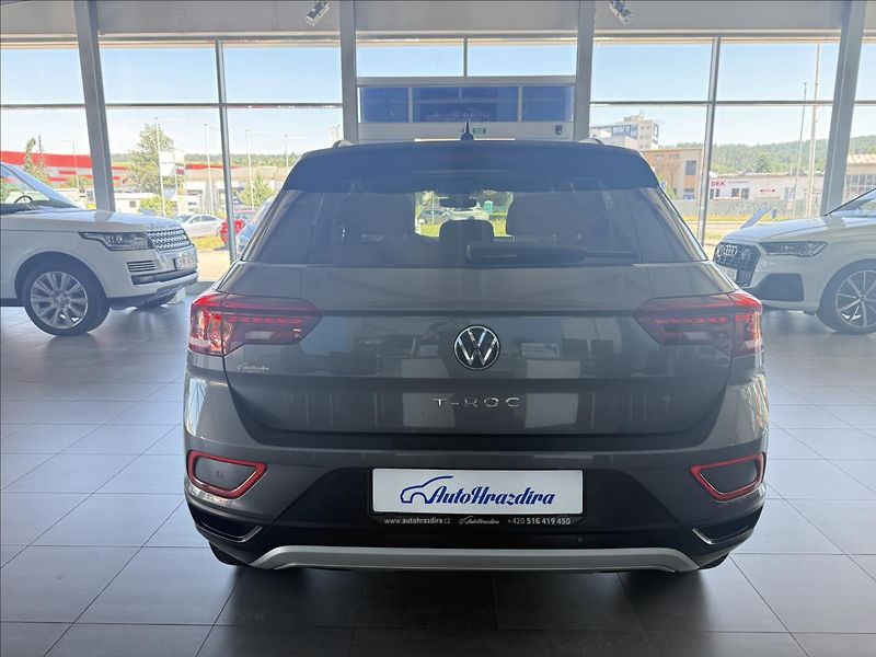 Volkswagen T-Roc 1,0   TSI 85kW,SERVISKA,1.MAJ - fotka 5 z 25