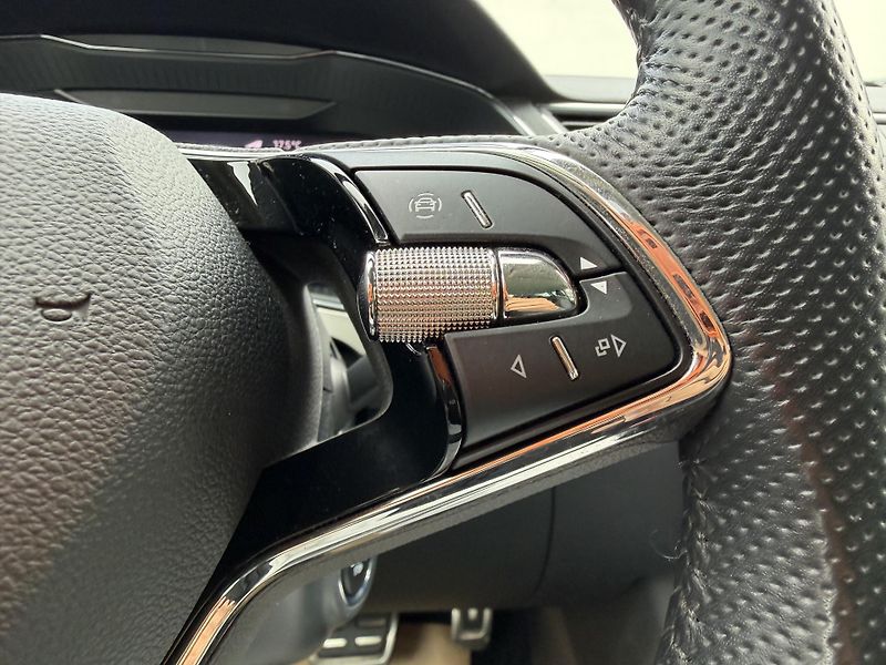 Škoda Superb  2.0 TDI 147kW Style Combi DSG - fotka 24 z 34