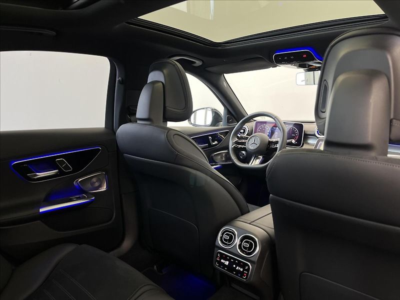 Mercedes-Benz Třídy C 300 de 4MATIC s hybridní techn - fotka 21 z 23