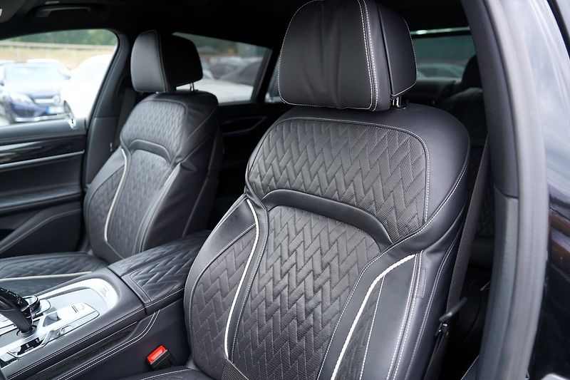 BMW Řada 7 740d xDrive/Laser/M paket/20/Č - fotka 23 z 50