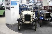 Technické muzeum v Brně zahájilo výstavu s názvem Naše Zetky, která připomíná automobilovou výrobu v Brně.