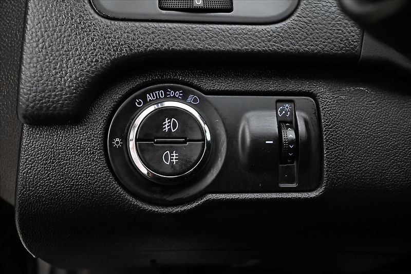 Opel Insignia 2,0 CDTI 103kW Bi-Xen tažné - fotka 25 z 30
