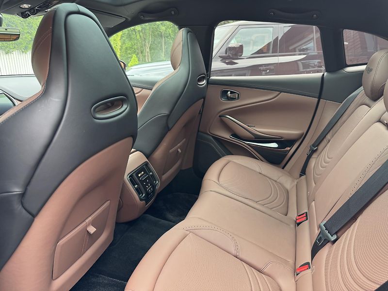 Aston Martin DBX V8-BLACK-R23-ZÁRUKA-12TKM - fotka 39 z 46