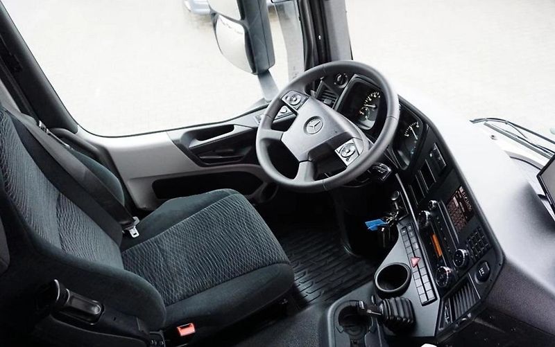 Mercedes-Benz (2017) Antos 1830 chlaďák EURO 6 - fotka 11 z 16