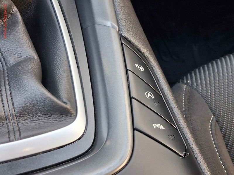 Ford Mondeo (2018) 2.0TDCi, AT, navi, LED - fotka 16 z 20