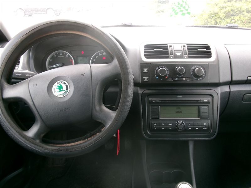 Škoda Fabia 1,4 i 63kw Klima,ESP,po STK - fotka 11 z 29