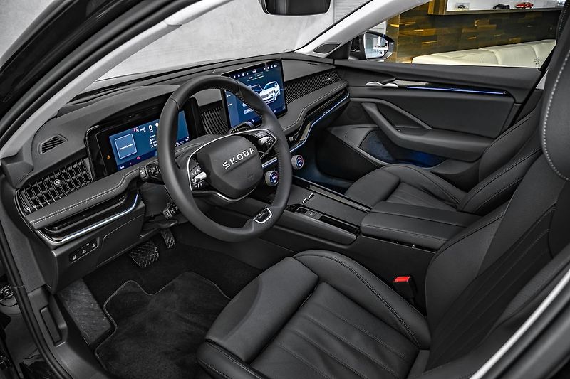 Škoda Superb 2,0TDI 142kW L&K 4x4 DSG masáž - fotka 12 z 23