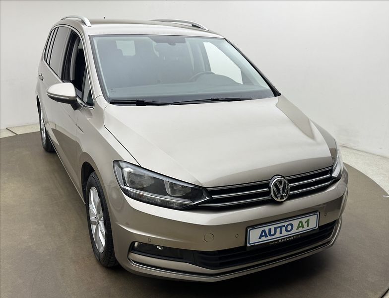 Volkswagen Touran 1,4 DSG KAMERA TAŽNÉ 1.MAJ ČR - fotka 3 z 38