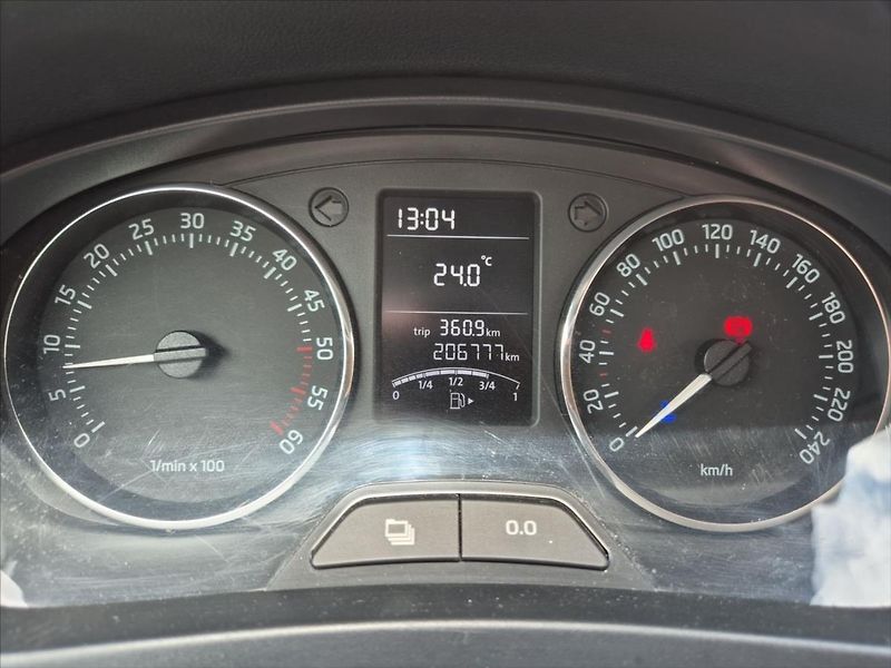 Škoda Rapid 1,6 TDi - fotka 12 z 14