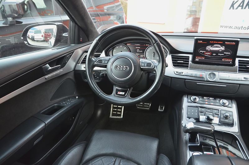 Audi S8 (2017) Plus 4.0 V8 605 PS Quattro - fotka 26 z 47