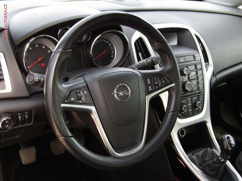 Opel Astra (2013) 1.4T, ČR, Klima - fotka 13 z 16