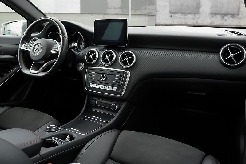 Mercedes-Benz Třídy A 220d 4MATIC AMG - fotka 12 z 28