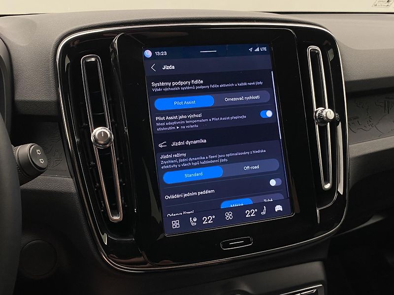 Volvo XC40 PURE ELECTRIC RECHARGE PLUS - fotka 44 z 55